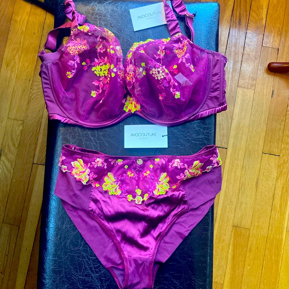 Avocouture BELLADONNA set: 75J bra (approx 34J/34GG) and Medium brief